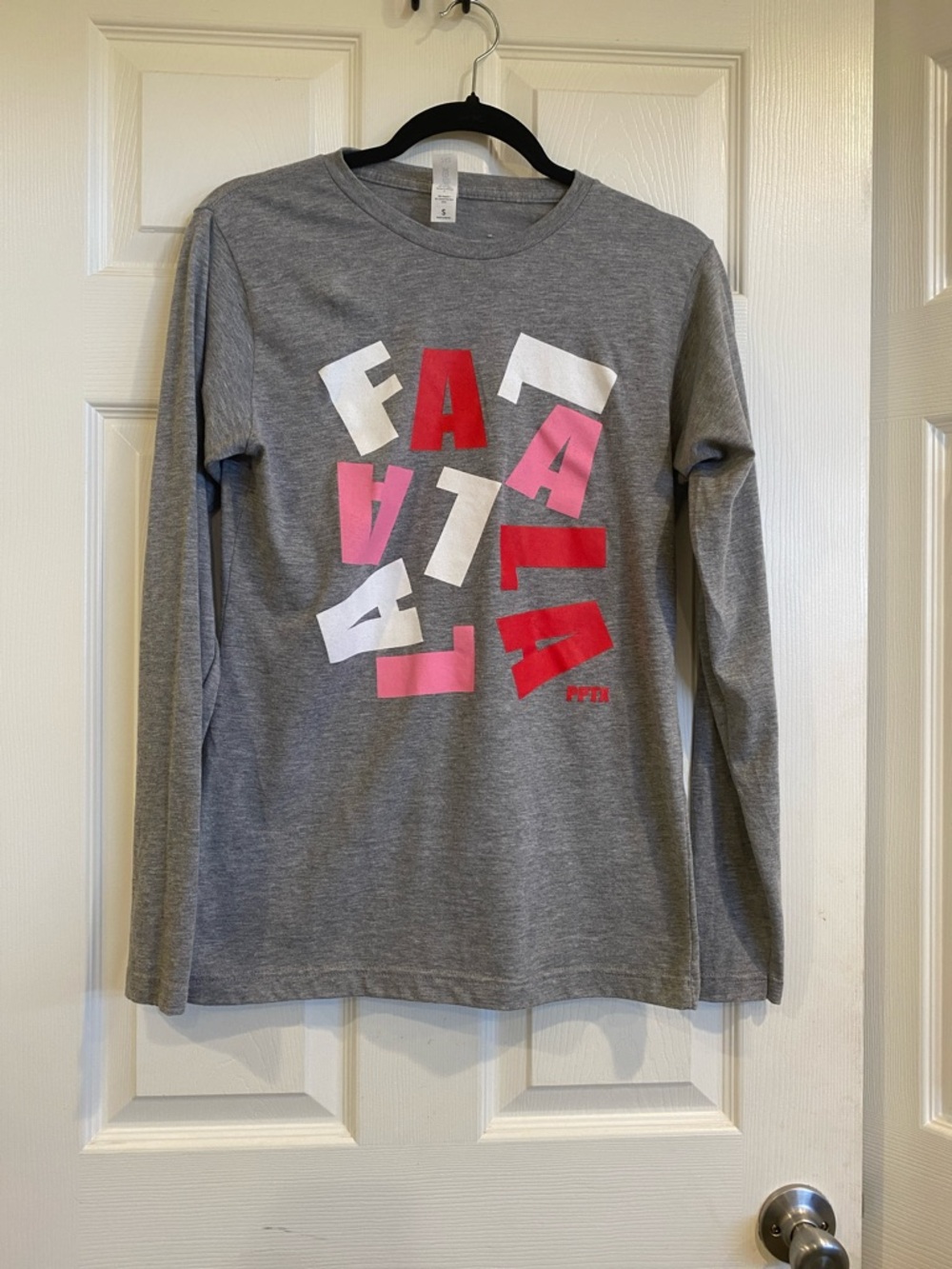 Girls' Gray Long-Sleeve Graphic Tee with Pink & Red Lettering